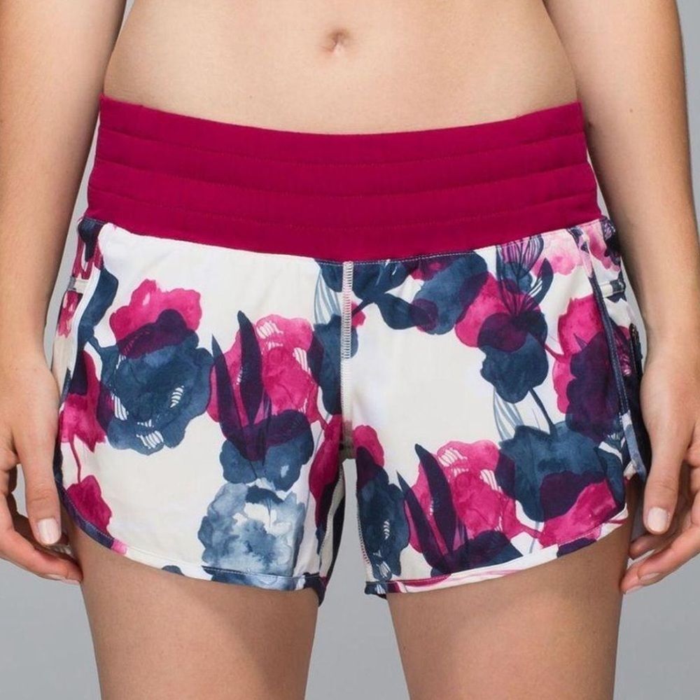 Lululemon Tracker Shorts inky floral